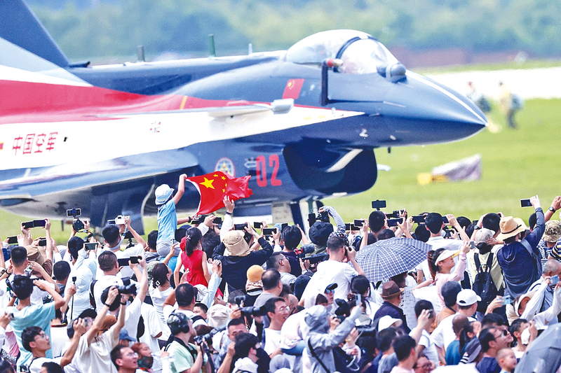 美女搡BBB又爽又猛又黄www长春航空展迎来首个公众日